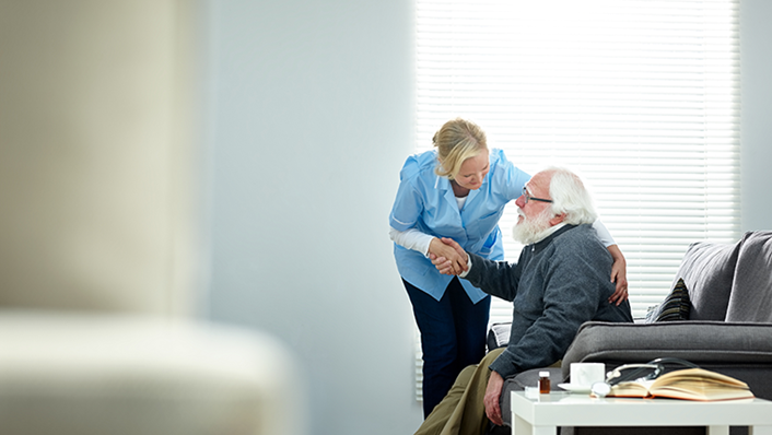 Great progress in registering care at home and housing support: Support worker with older man at home (image)